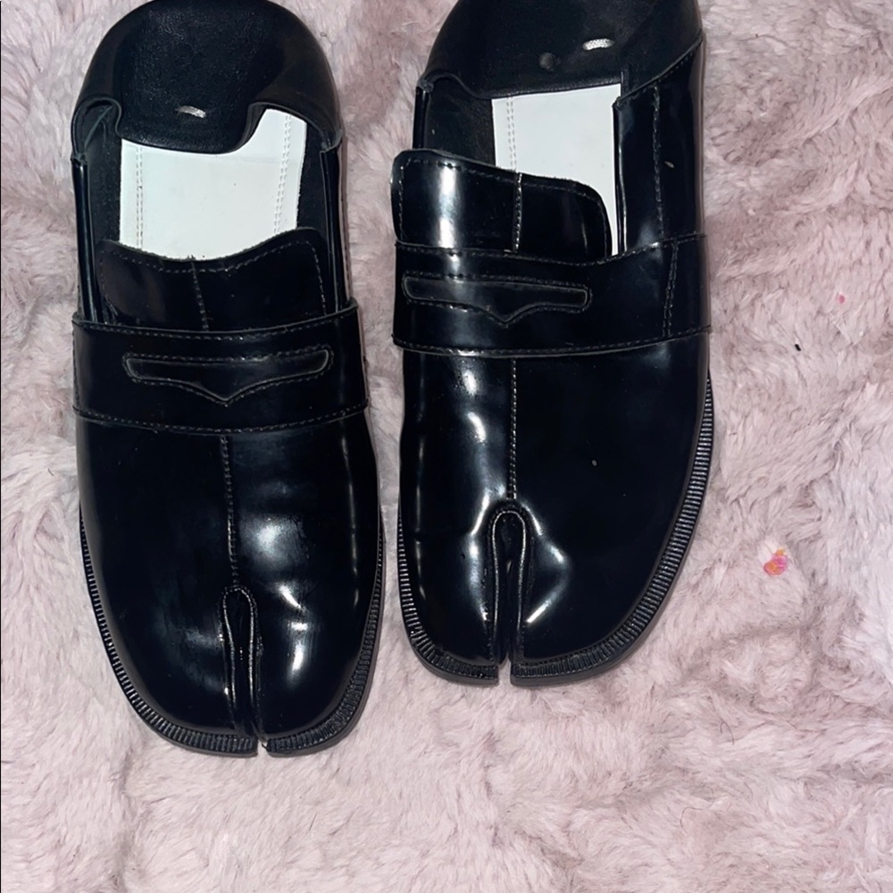 Elegant Black Woodchuck Sato Split-Toe Tabi Loafers women's size 8